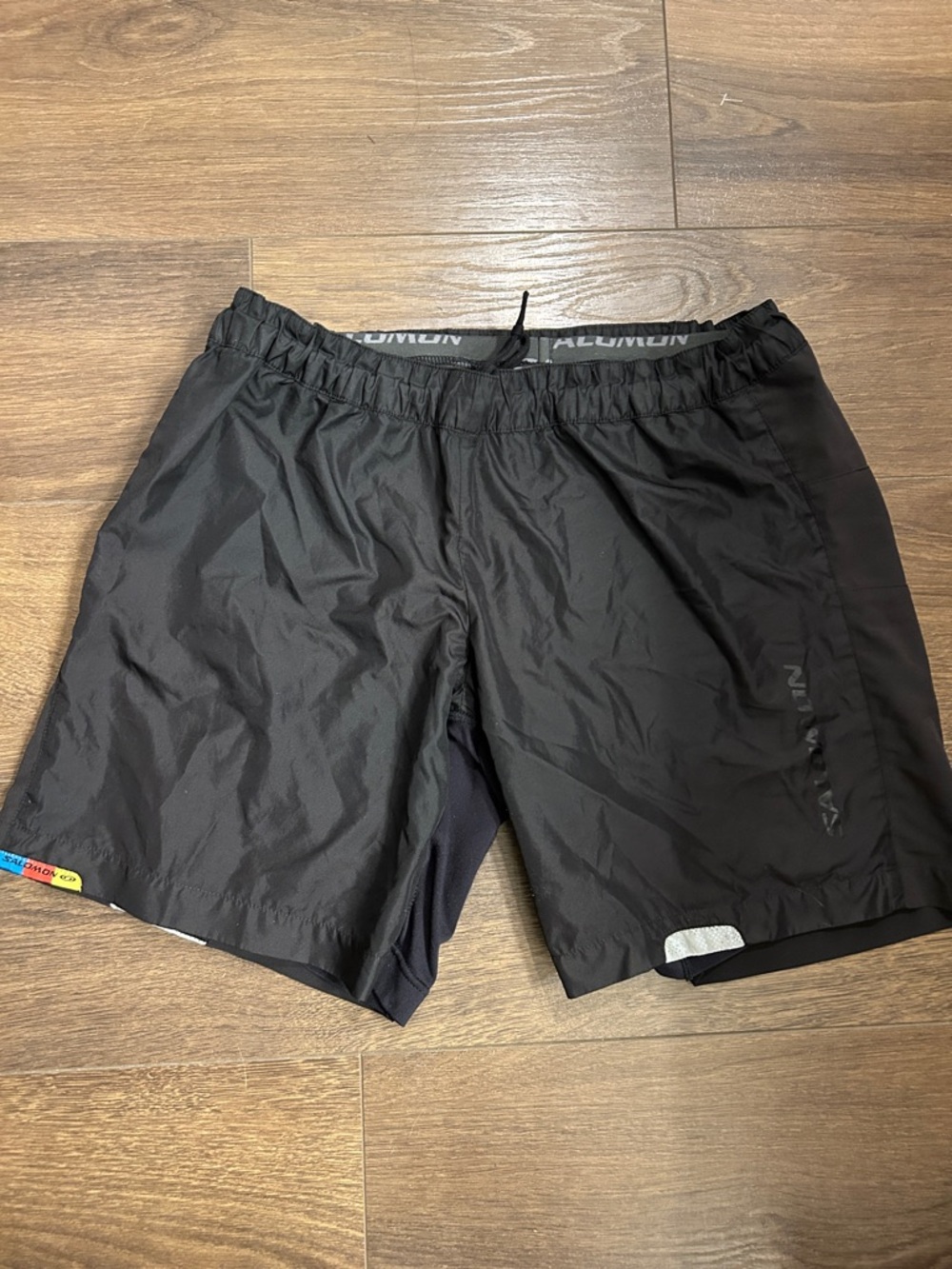Salomon Running shorts Black with logo Men’s medium Built in liner key pocket